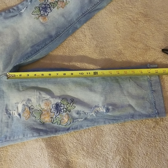 Black Daisy Kate - Picture 7 of 10